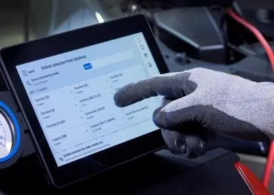 Close-up of user-friendly interface on the Rotary R3AC80 Automatic Car AC Machine