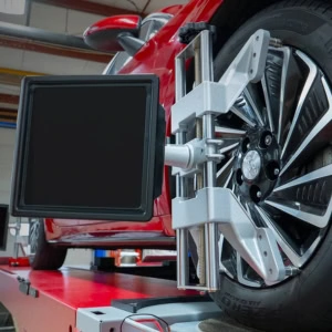 alignment machine – Rotary R1075 four-point clamp and 3D target mounted on wheel for worry-free handling